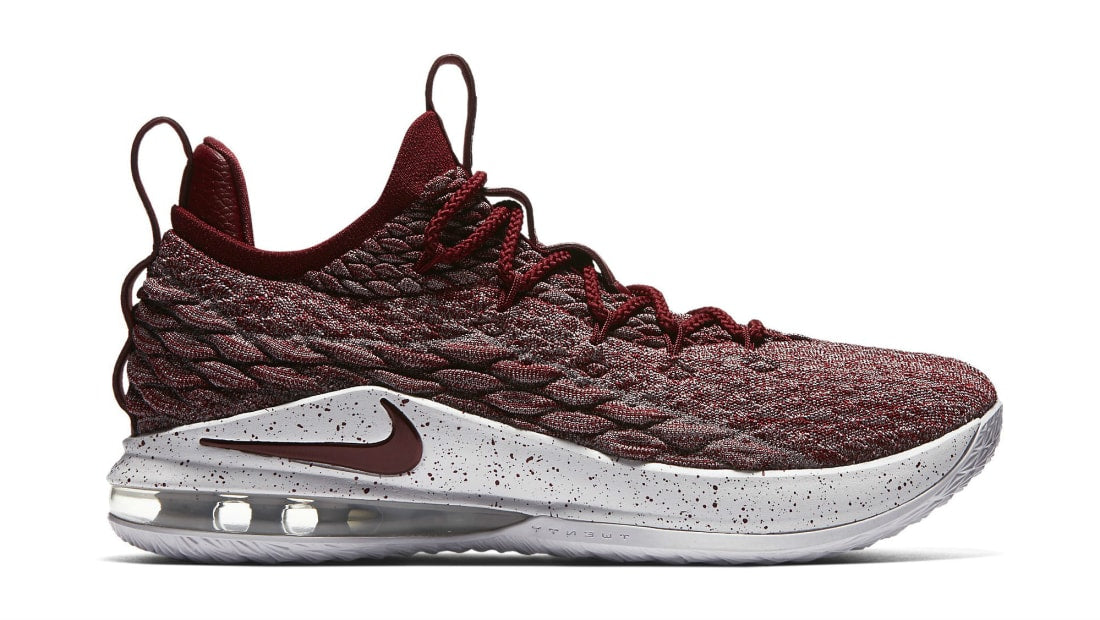 Shout Out Techletes Sneaker Review : Lebron 15 Low Pros and Cons